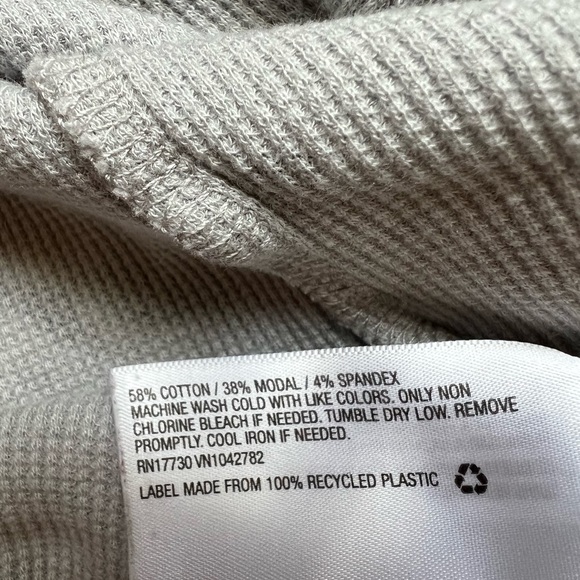 Isabel Maternity by Ingrid and Isabel Long Sleeve Waffle Knit Floral Top Grey XS - Picture 6 of 6